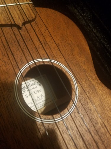 BEAUTIFUL MARTIN S-O UKULELE + Violin style case
