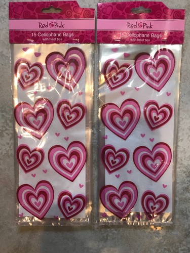 CVS 30 COUNT CELLOPHANE BAGS WITH TWIST TIES (CLEAR WITH HEARTS VALENTINE'S)