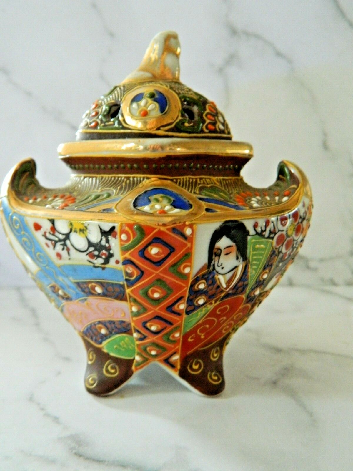 有田焼　香炉　Japanese antique incense burner 有田焼 香炉 Japanese antique incense burner