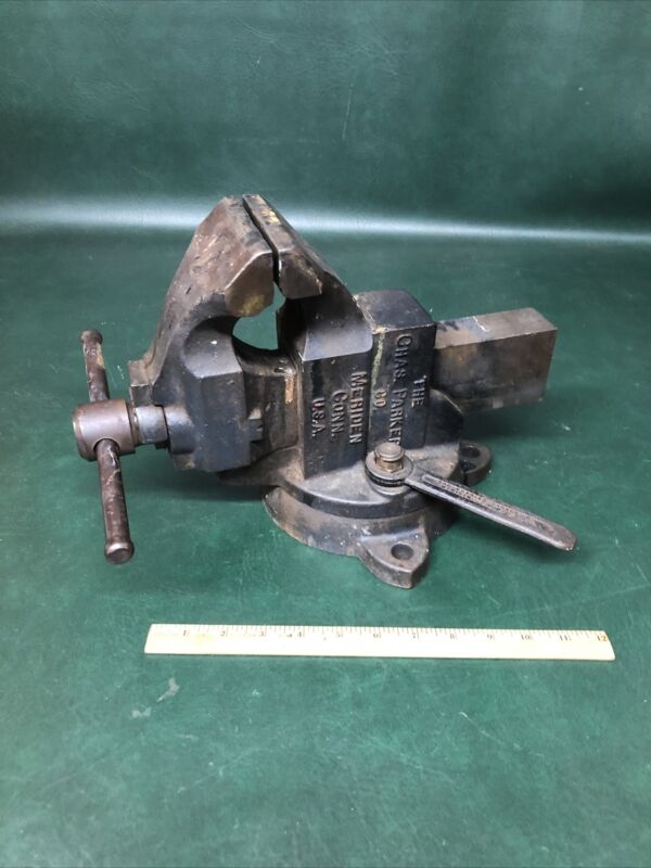 Chas Parker Bench Vise Model 574 4" Jaw Machinist  Blacksmith Swivel W/ Wrench