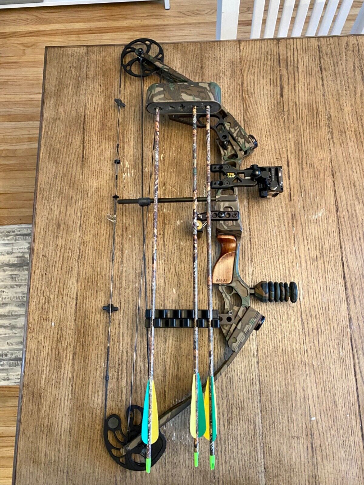 Mathews MQ32 Compound Bow - Truglo sight, quiver, hard and s