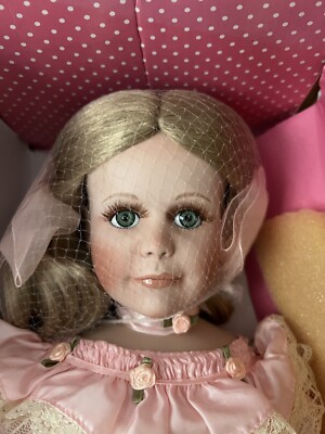 New VT Paradise Galleries Treasury Collection Porcelain Doll  Mishelle by Baker.