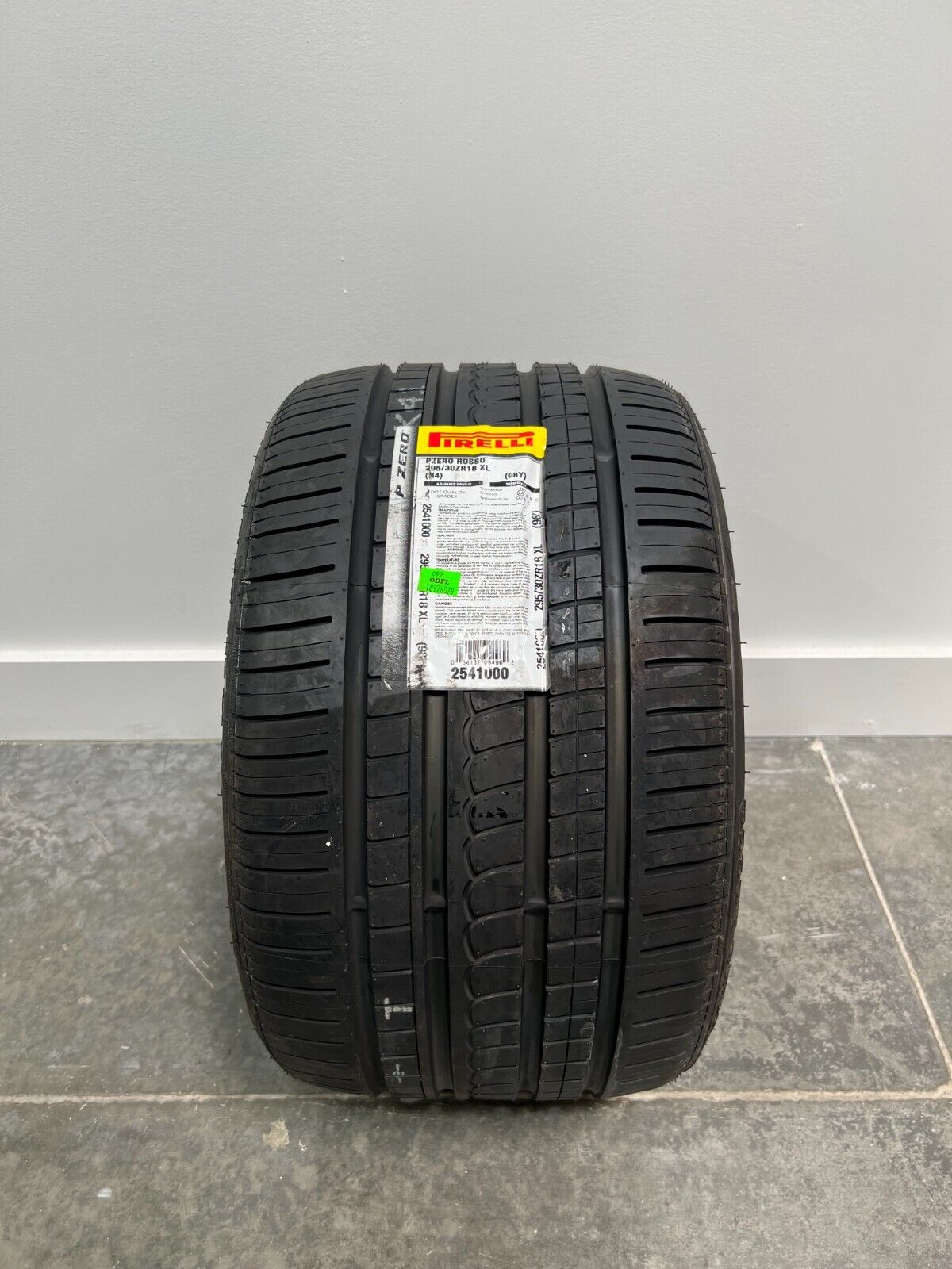 Pirelli P Zero Rosso Ultra High Performance Tire 295/30ZR18 Pirelli P Zero Rosso Ultra High Performance Tire 295/30ZR18