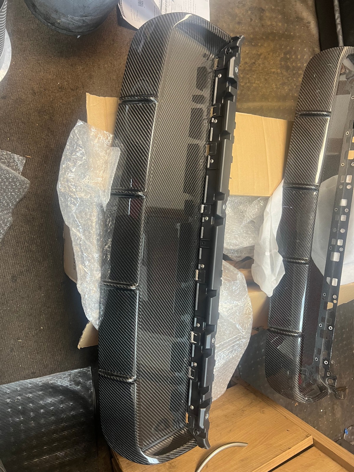 Porsche Cayenne 9Y0 OEM Carbon Rear Diffuser 9Y0807834 Genuine NEW (Bumper)