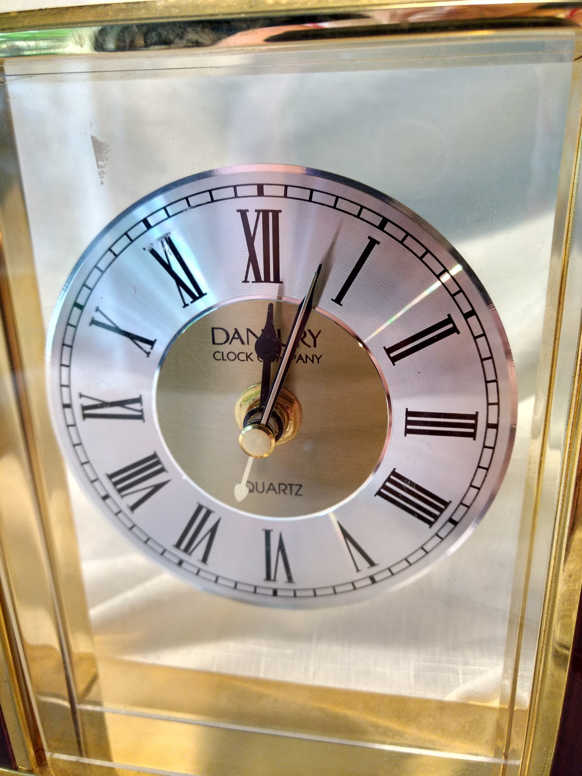 Danbury Clock Co Fancy Vintage Brass Burgandy Faux Wood Desk Quartz VTG Gold