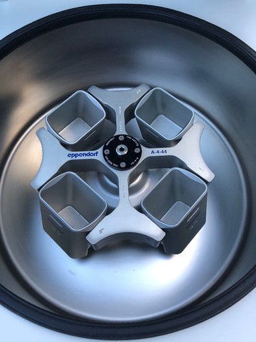 Eppendorf 5810 Centrifuge w/ A-4-44 Rotor Excellent Condition