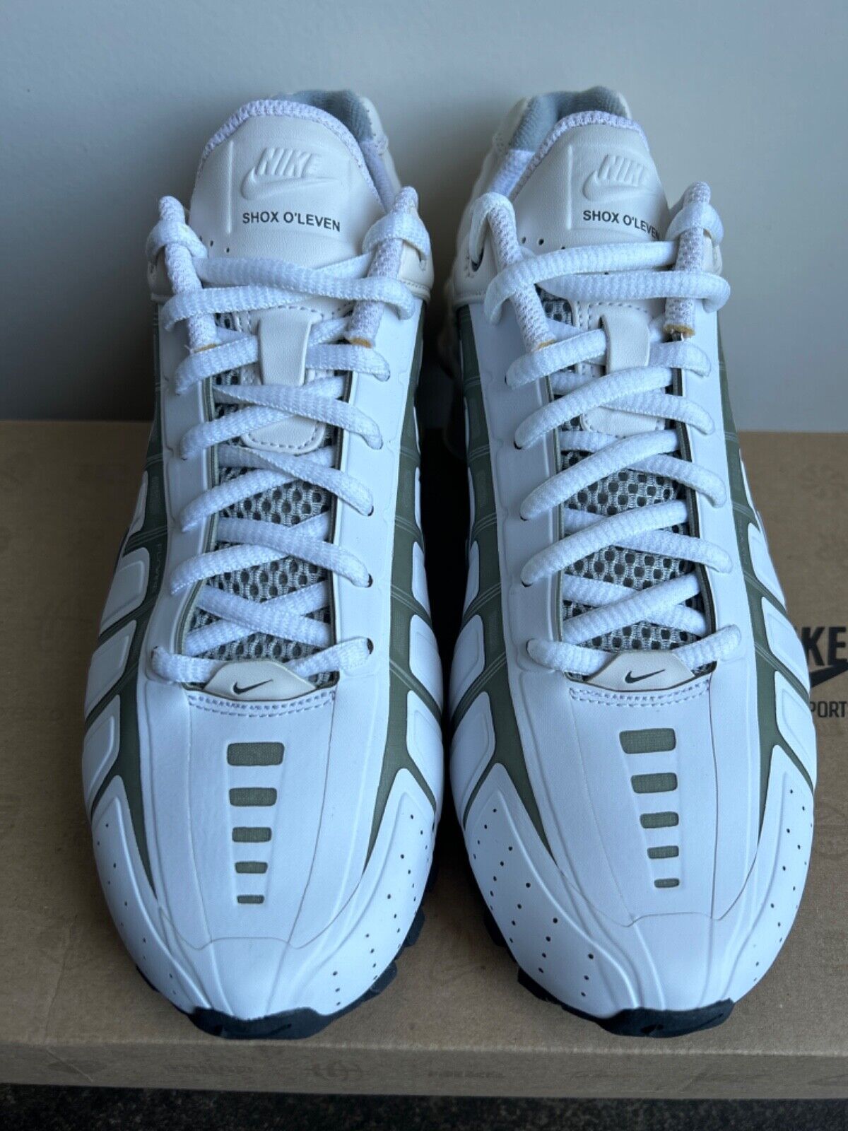 Nike Womens Shox O'Leven Flywire Athletic Running Shoes Nike Womens Shox O'Leven Flywire Athletic Running Shoes