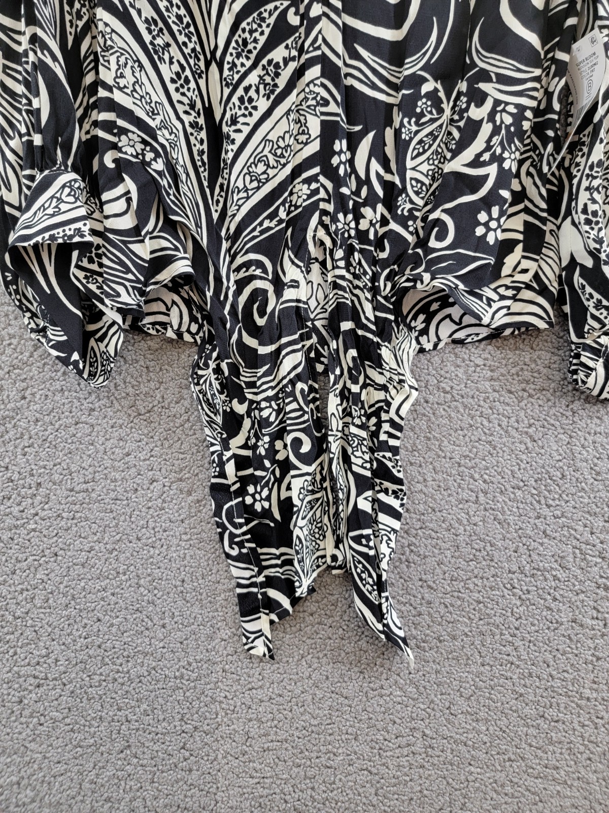 Karen Kane Printed Blouson Sleeve Blouse Women's S Black Pullover Style - Picture 15 of 16