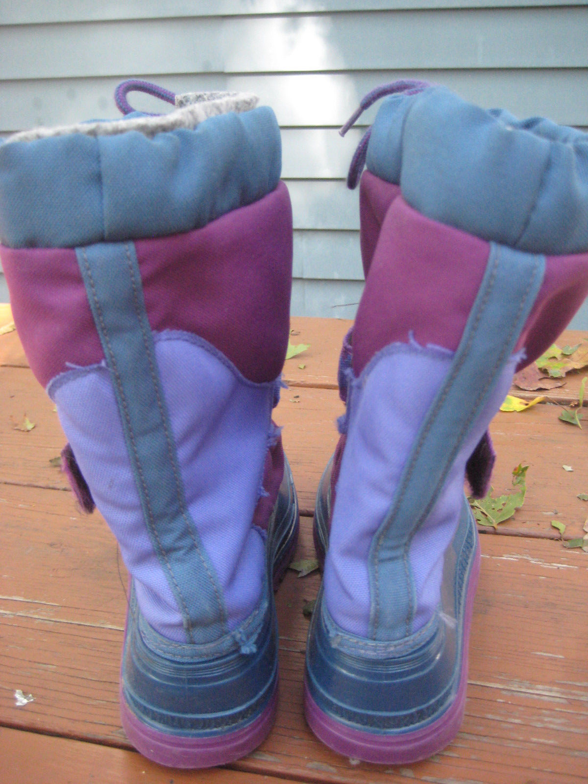 Girl youth size 2  winter boots removeable felt liners  made in Canada