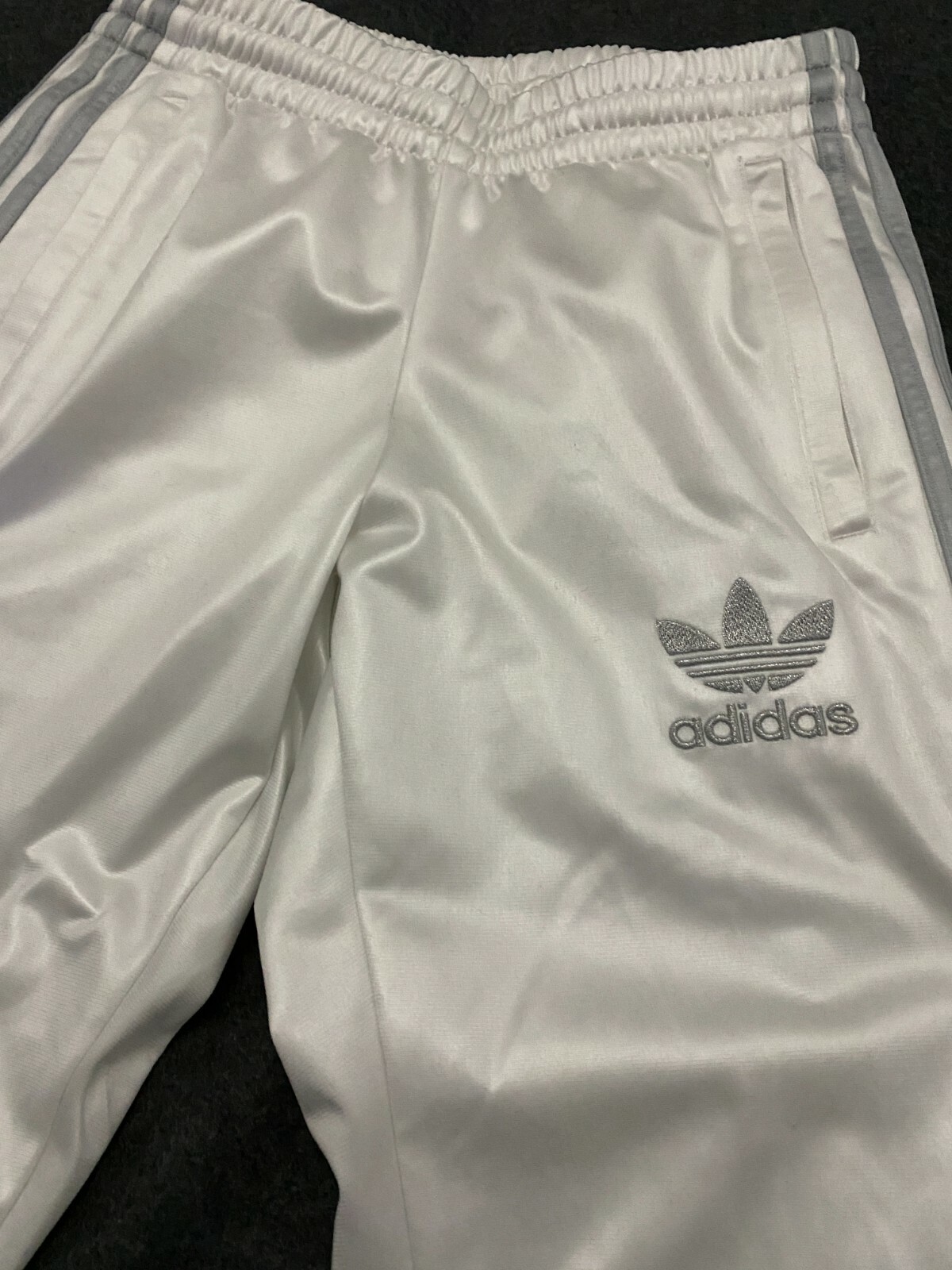 Adidas Chile 62 Trainingshose Gr. S weiß-Silber Limited Edition - neu!