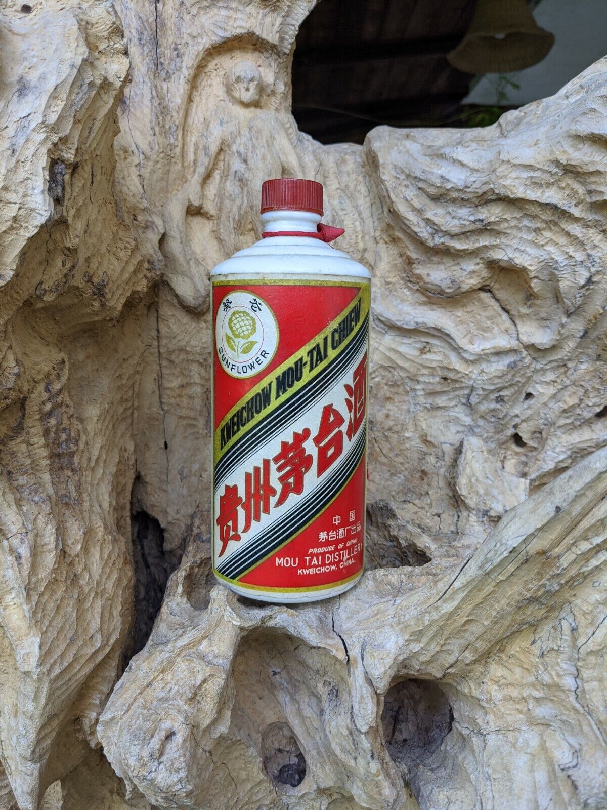 CHINESE KWEICHOW MOUTAI 贵州茅台酒 LIQUOR 500 ml, 1972 CHINESE KWEICHOW MOUTAI 贵州茅台酒 LIQUOR 500 ml, 1972