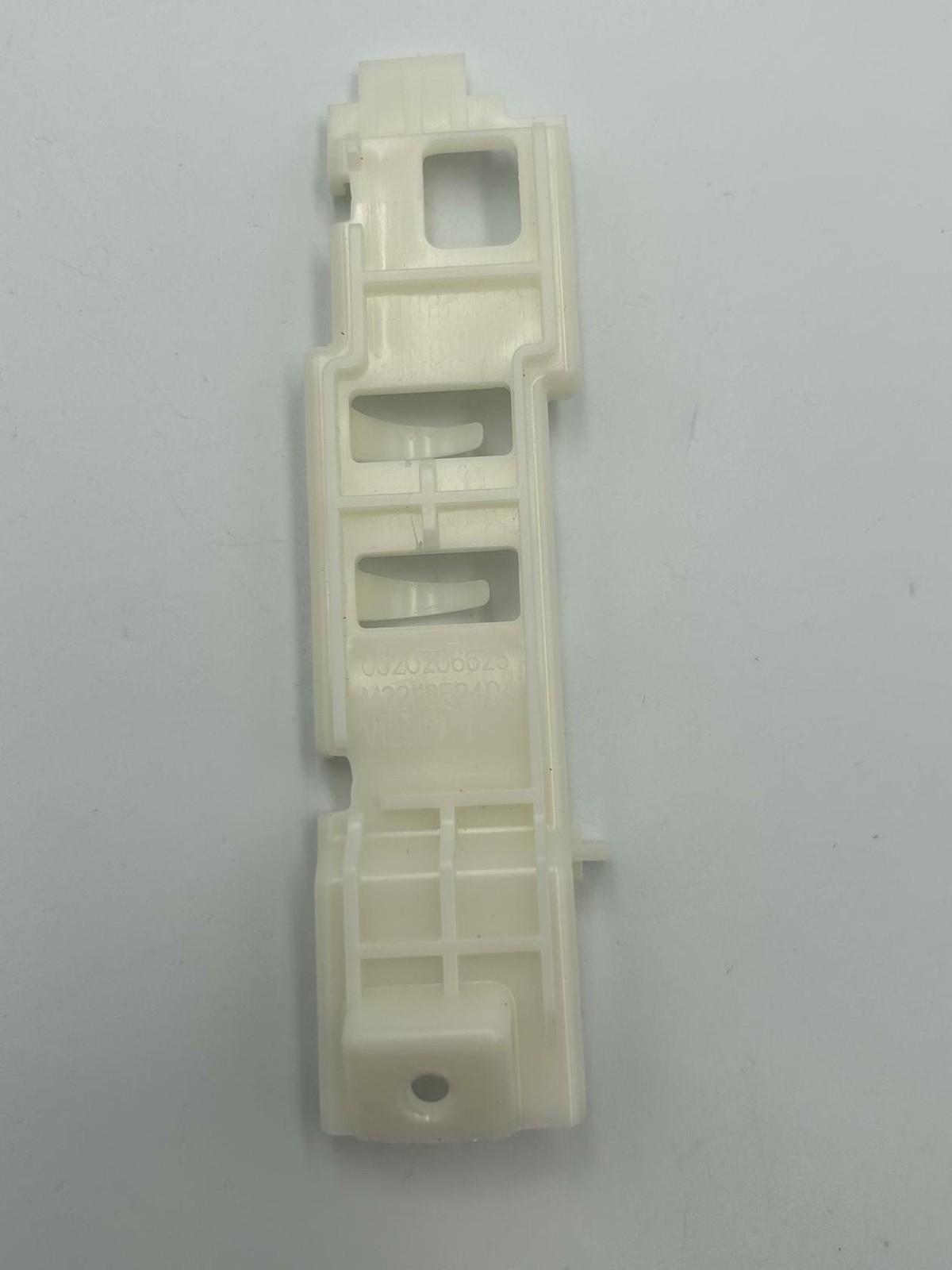 WH01X29631 - POWER BUTTON SUPPORT. MT9