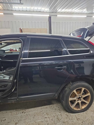 Used Rear Left Door Assembly Rear Side fits: 2010 Volvo 60 SERIES Rear Left Grad