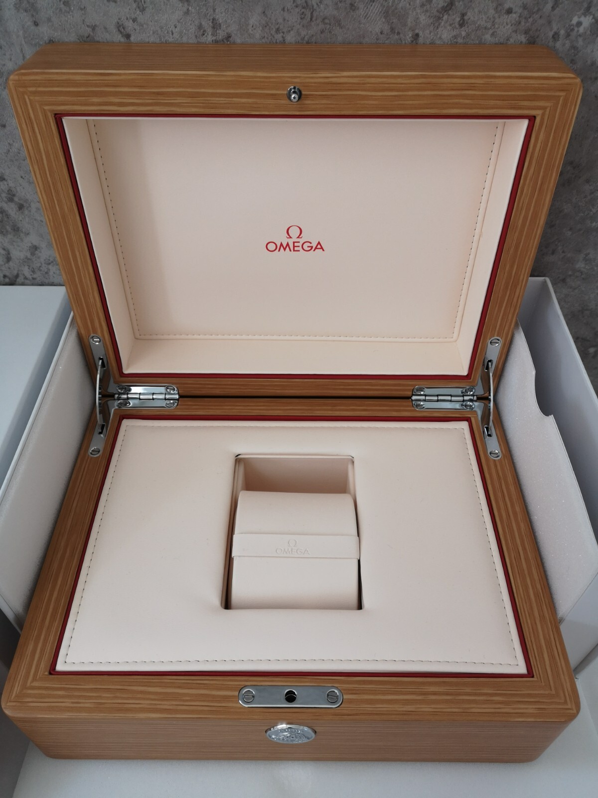 Omega Authentic Wooden Watch Box With Travel Red Cube Box Latest