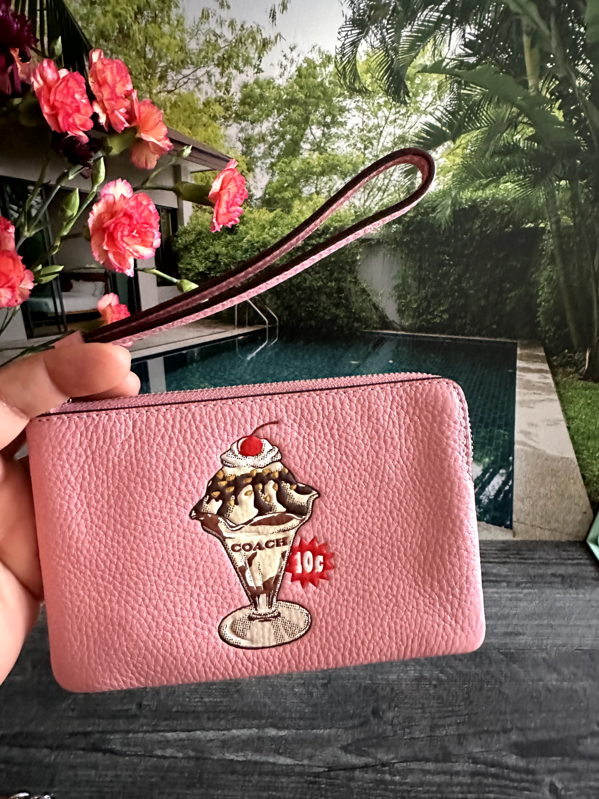 【Coach】Corner Zip Wristlet With Cherry Print ◆国内発送◆ $_57.PNG?set_id=880000500F