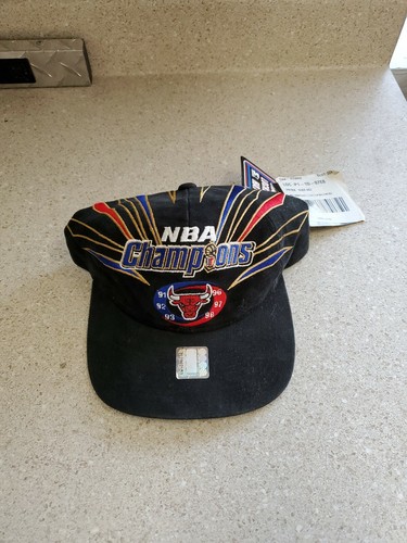 Vintage STARTER Chicago Bulls NBA CHAMPIONS 91 92 93 96 97