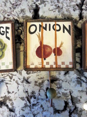 Wood Garden Vegetable Sign Hooks Tomato Onion Cabbage Carrot Lot of 4 Rustic