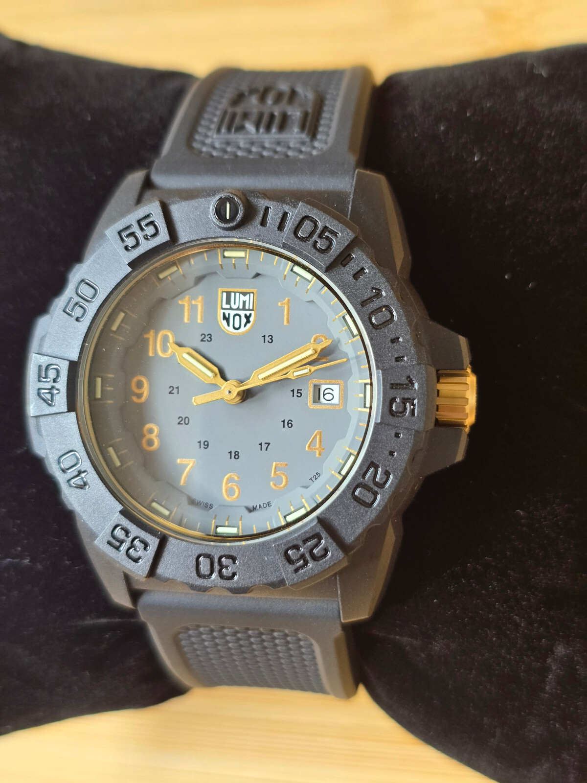 Pre-owned Luminox Navy Seal Carbonox Gray Dial Black Strap Divers Men's Watch Xs.3508.gold