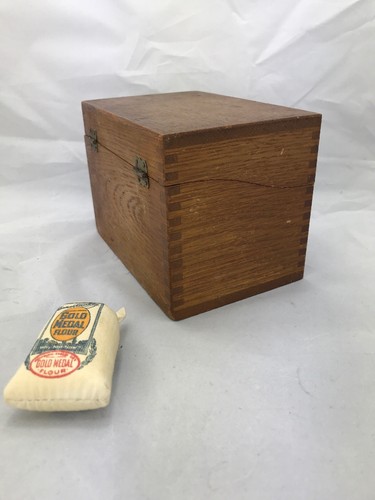 Vintage Gold Medal Flour Betty Crocker Wood Recipe Box with cards flour bag