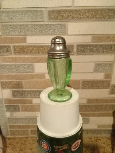 VINTAGE HAZEL ATLAS Green Uranium Vaseline Glass Shaker Panel