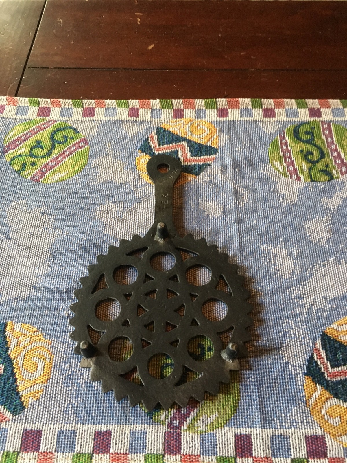 VINTAGE CAST IRON HEX TRIVET HEX USA