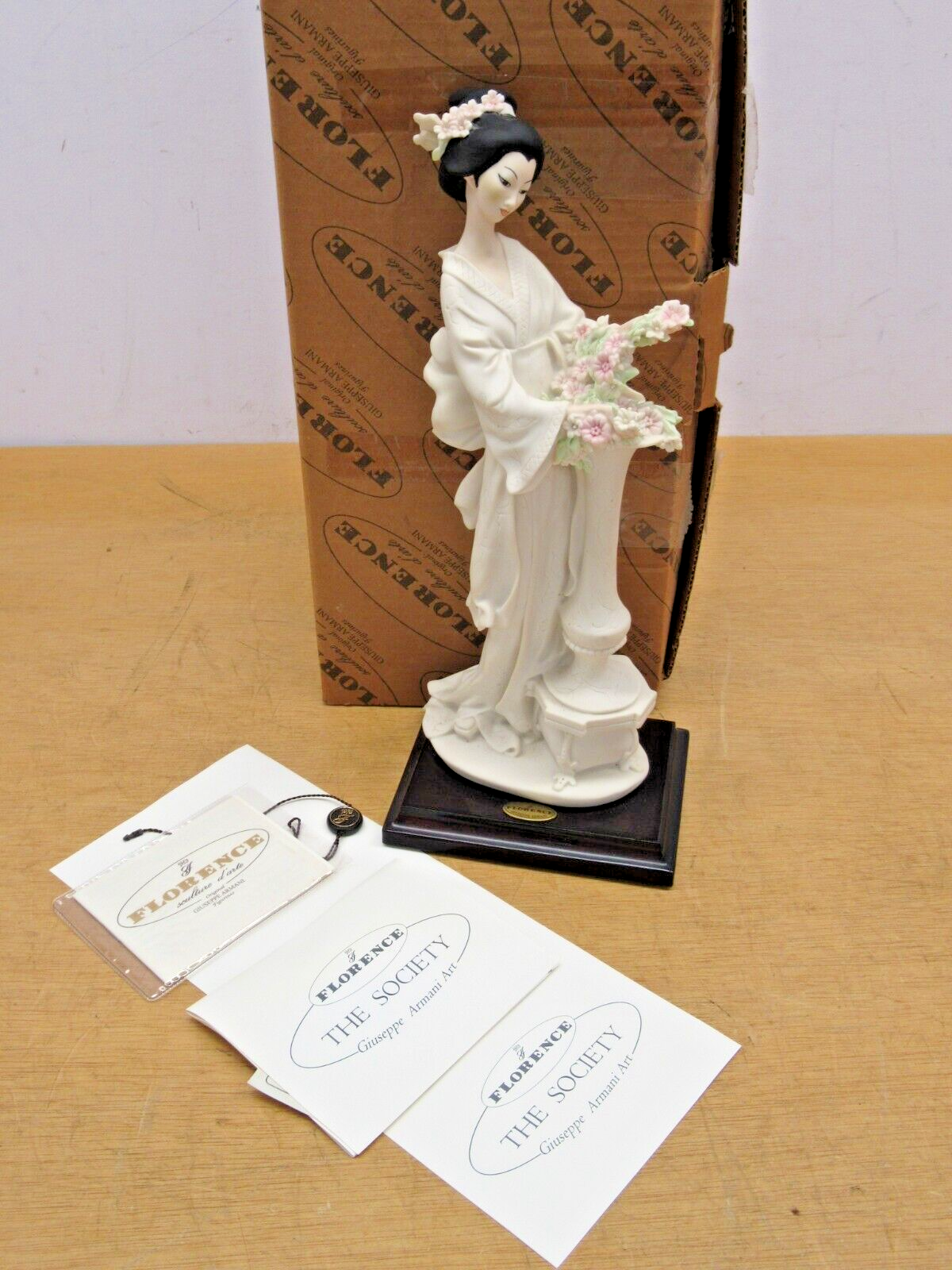 FLORENCE社・GIUSEPPE ARMANI・ITALY・欠損無し・代用箱 Florence Giuseppe Armani Figurine 