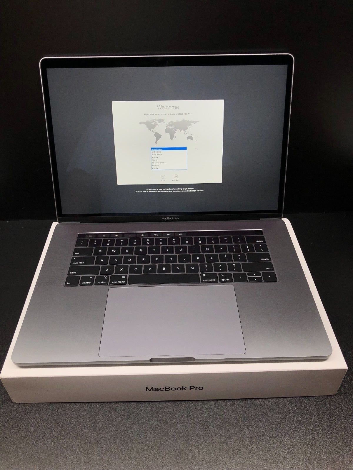 Apple MacBook Pro 2018 15.4 Laptop Intel Core i7 Six Core 16GB 256GB  Space Gray