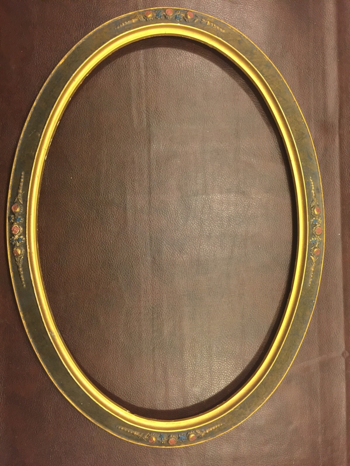 Antique Ornate Carved Wood Oval Picture Frame w/ Floral Decoration