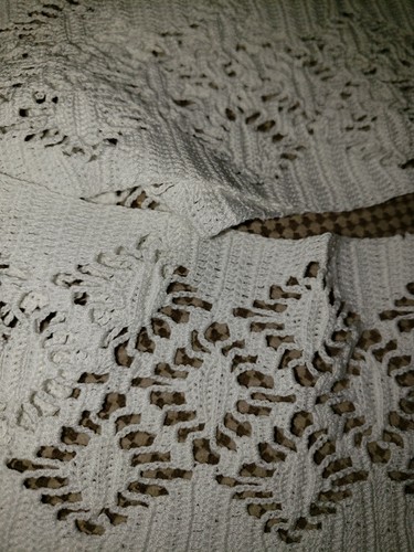 Vintage Handmade FILET CROCHET Sewing Trim White Geometric Diamond 84