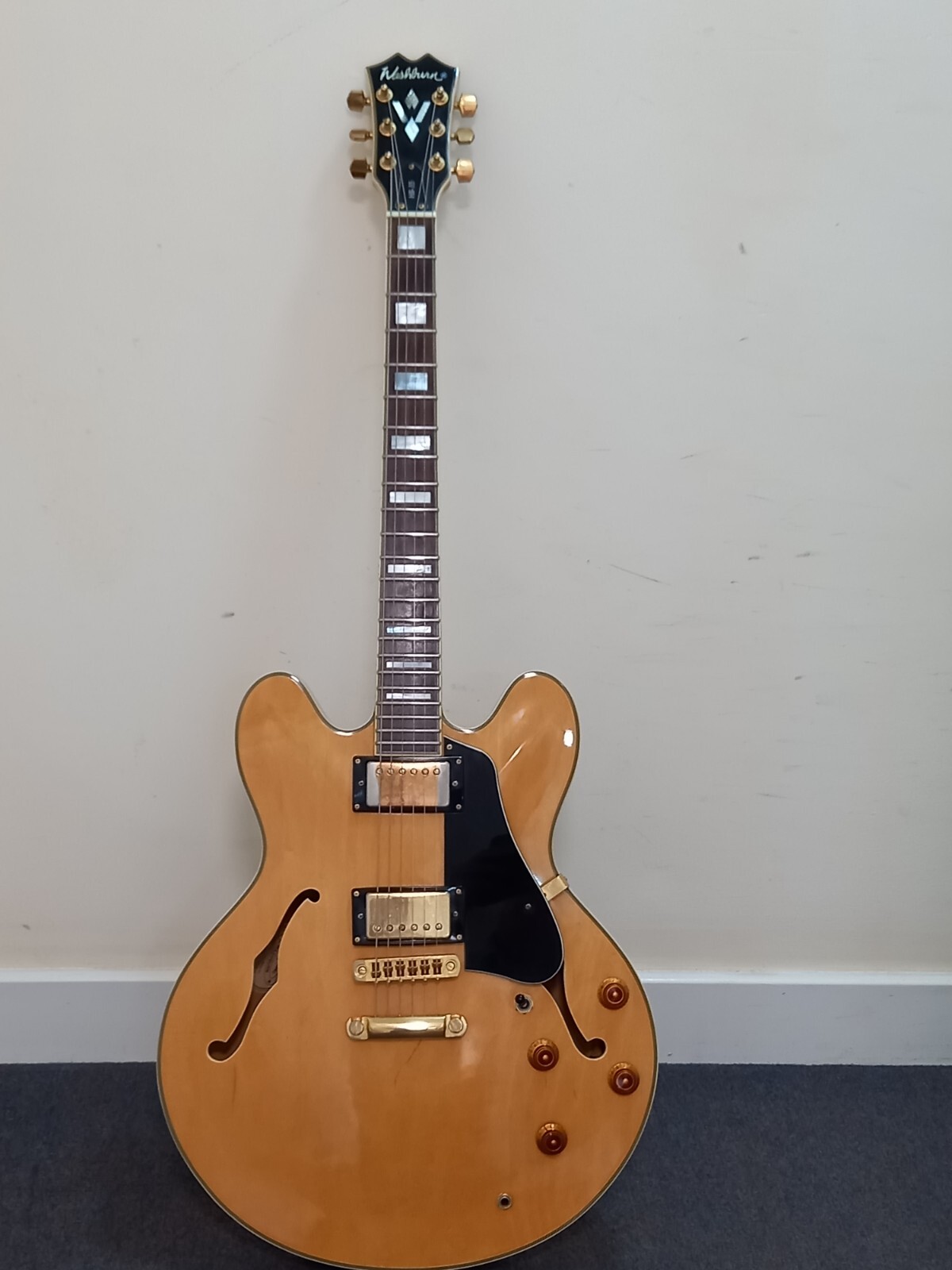 1991 Washburn HB-35 electric guitar in Natural finish 1991 Washburn HB-35 electric guitar in Natural finish