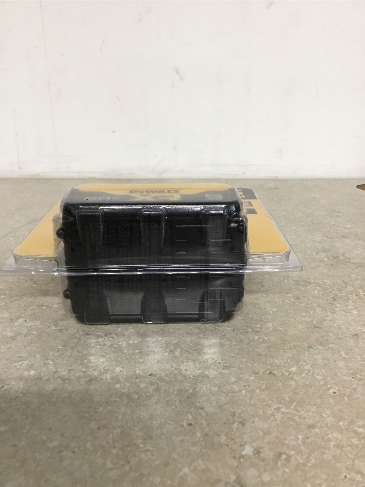 DEWALT DCB205-2 20V MAX XR 5.0Ah Lithium Ion Battery, 2-Pack
