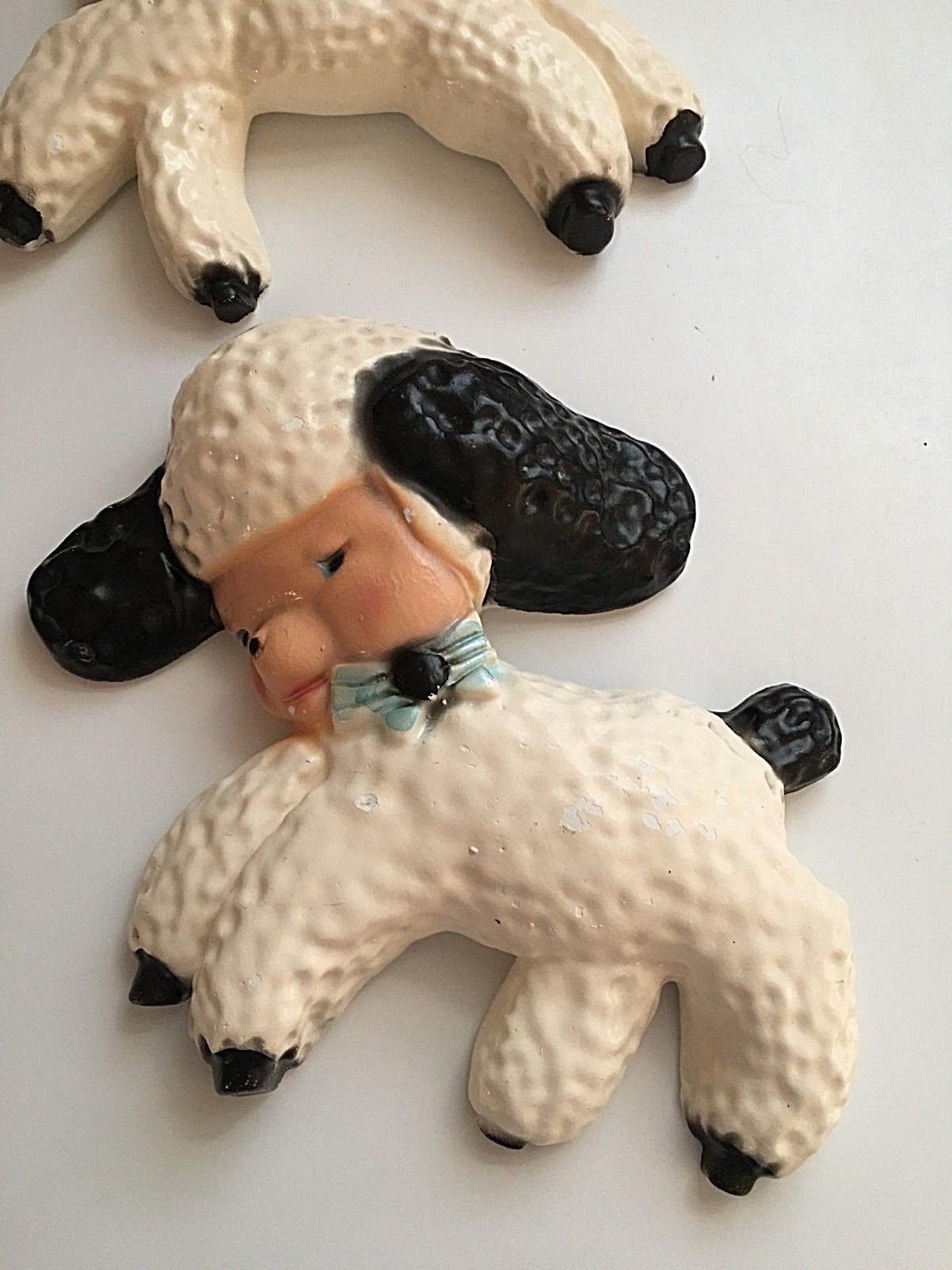 Vintage Kitsch 2 White Lambs Plaster/Chalkware Wall Hangings Blue Bows 6