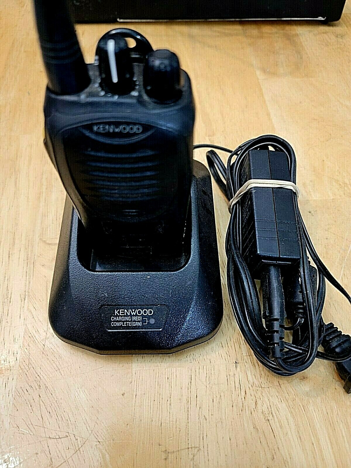 Kenwood TK31601 UHF portable with battery and KSC25 chargerのeBay公認海外