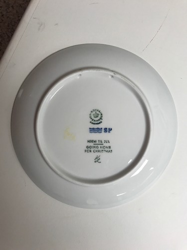 Royal Copenhagen 1973 Christmas Plate 