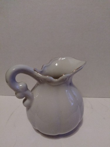 Rare Vintage KNOTT'S BERRY FARM Coffee Creamer Syrup Pitcher Gold Trim Fragile