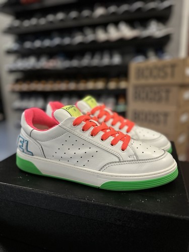 CHANEL ホワイト スニーカー Sneakers - Fabric & laminated, white & silver — Fashion | CHANEL