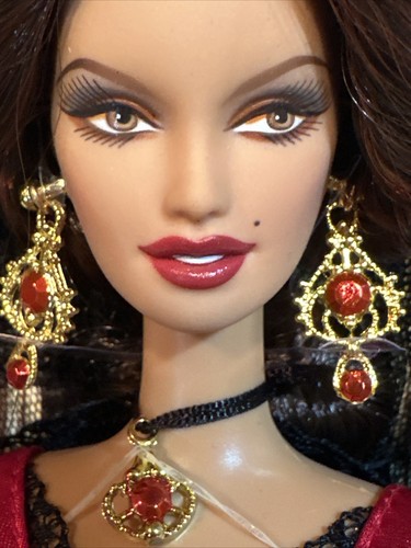 スペインBarbie ピンクレーベル Barbie Pink Label Barbie Collector DOTW Spain Doll w Auburn