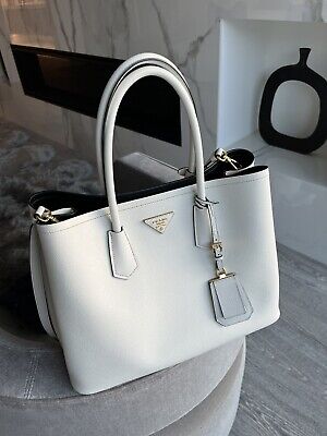 prada cuir double tote saffiano leather medium black 126256385456