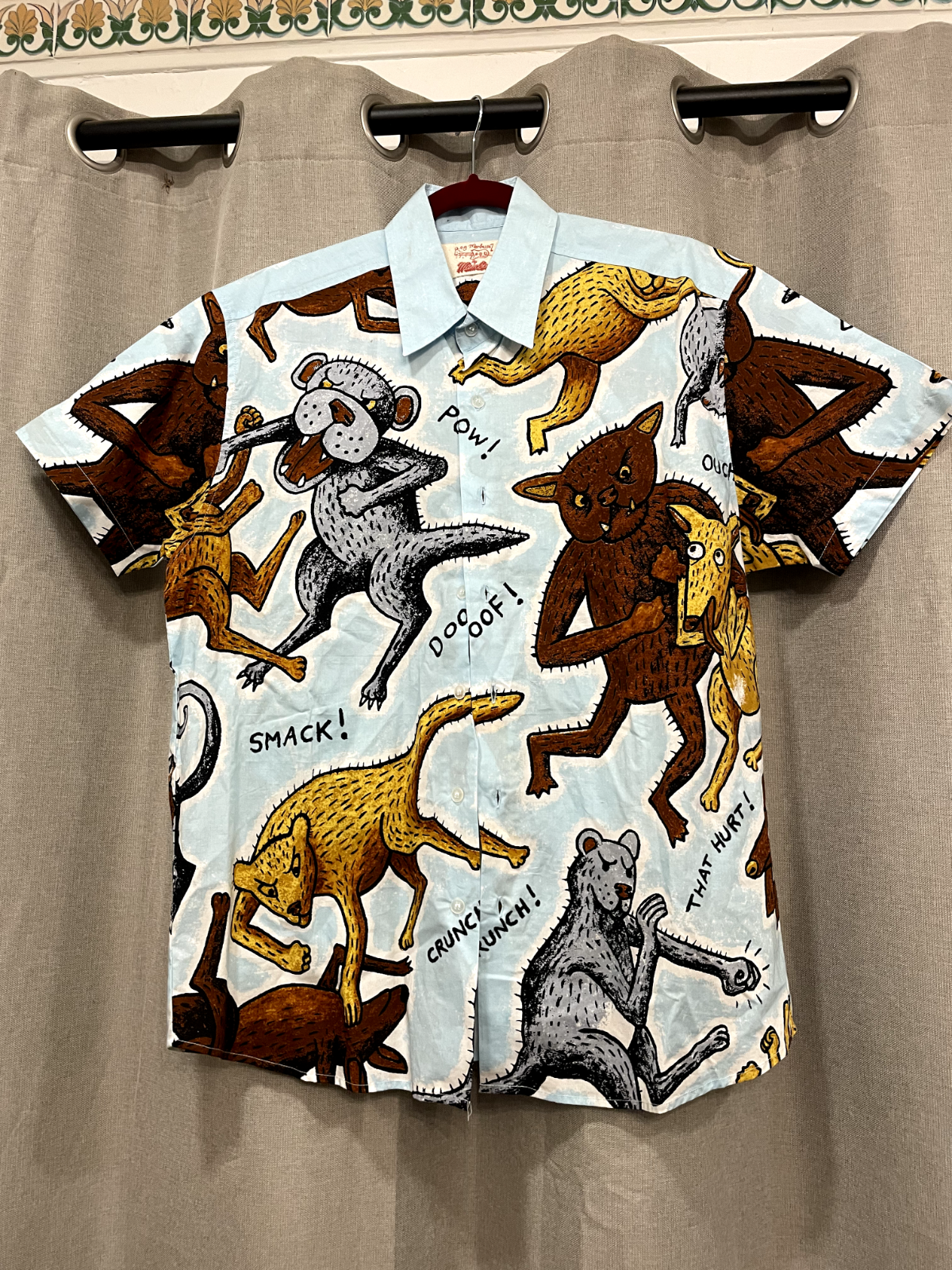 J1) Rare Vintage Men's Mambo Button Shirt Fighting Furry Animals