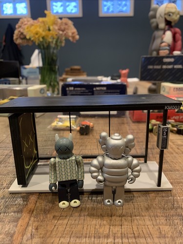 KAWS Kubrick “Bus Stop No. 3” • OriginalFake • Medicom Toy