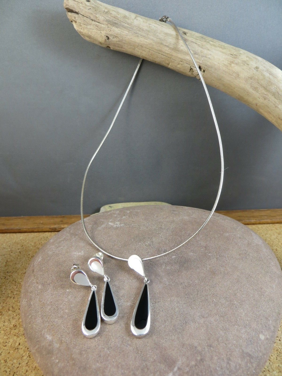 Vintage Onyx MOP Sterling Silver Rigid Wire Choker 15