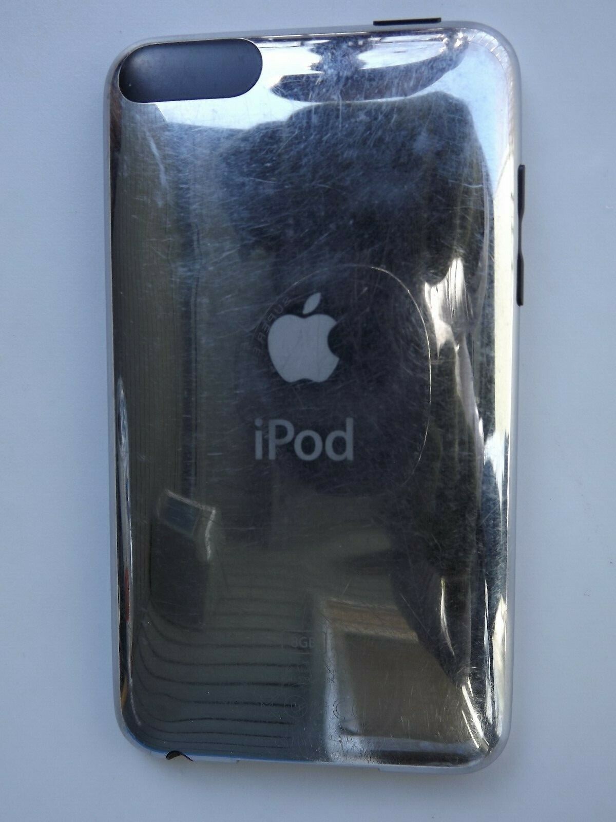 Apple iPod Touch A1288 8GB 2nd Generation IOS Version 4.2.1 w/ Case