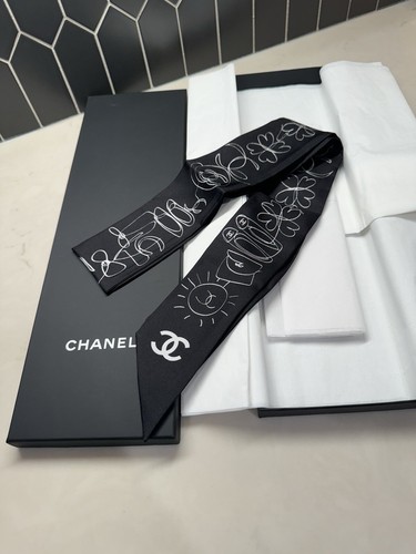 最終価格　CHANEL ロゴプリント スカーフ 約100cm 最終価格 CHANEL ロゴプリント スカーフ 約100cm