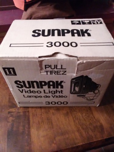 Sunpak Auto Triac 3001 Video Light with Original Box instr works 373991
