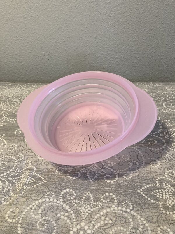 New TUPPERWARE FLAT OUT COLANDER 2 Qt  Easy Store Adjustable Size Strainer Drain
