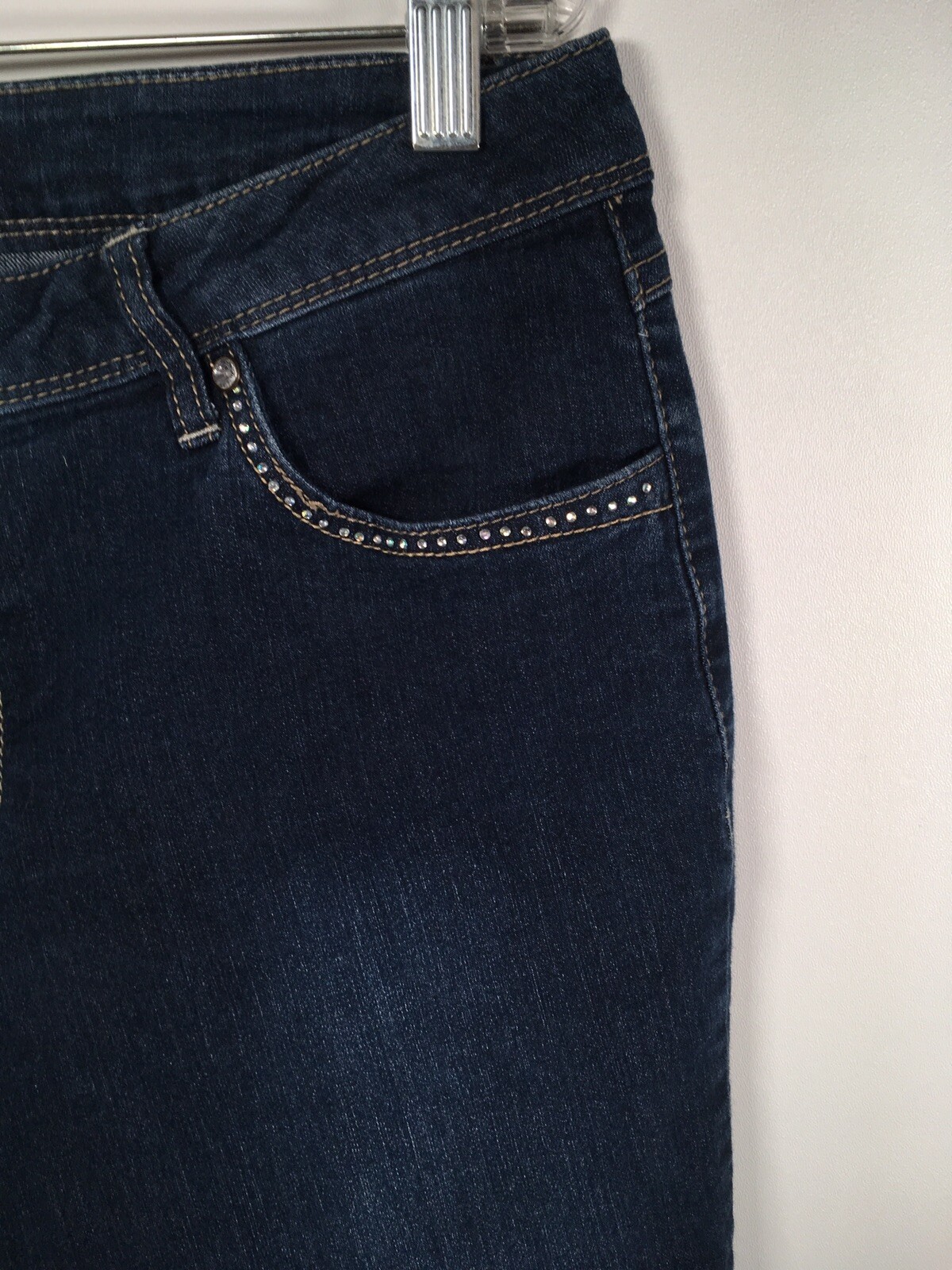 Джинсы Baccini Boot Cut Mid Rise Bling Jeans Faded Beaded Embroidery  Distressed Size 12: купить с доставкой из США, цена 2 927 руб -  (393251242123)