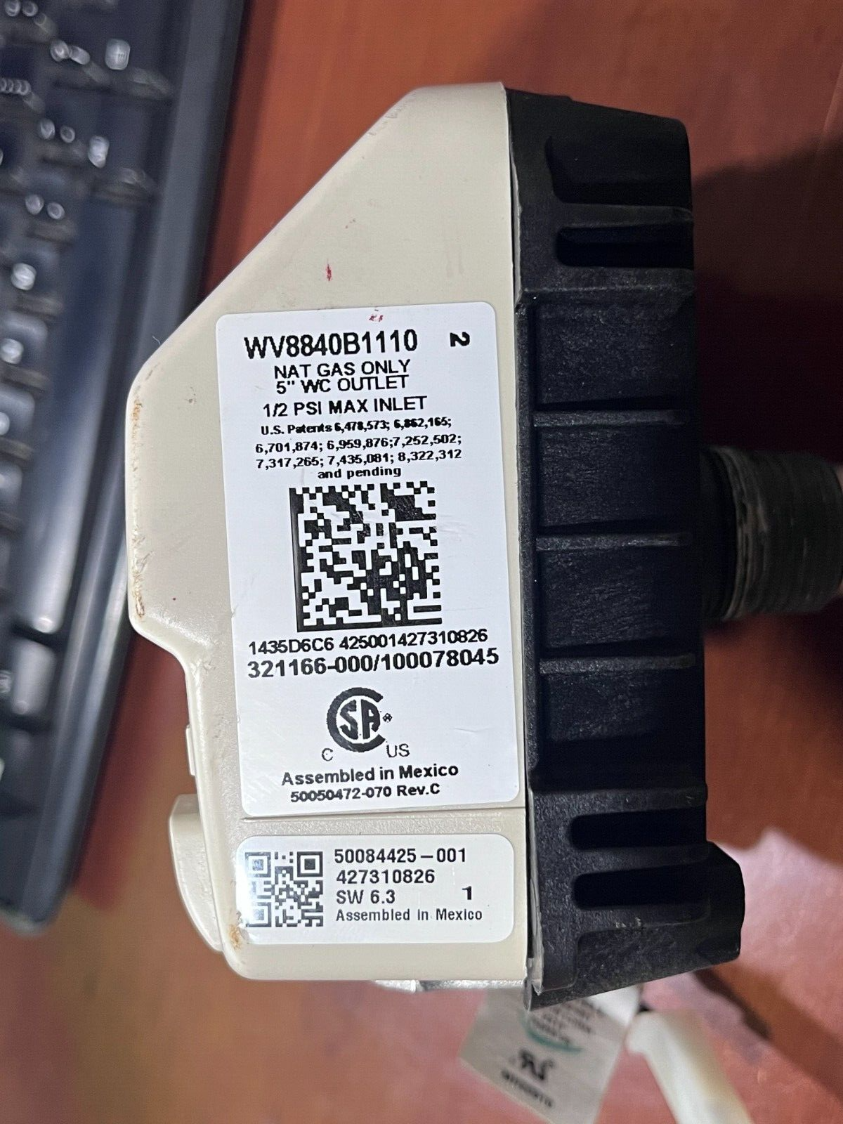 HONEYWELL VALVE # WV8840B1110 ( USED )  321166-000