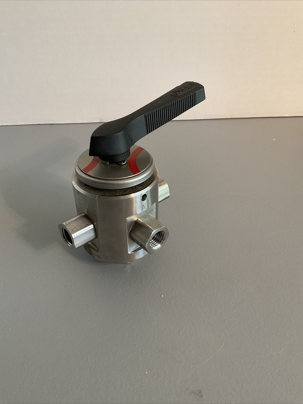 Hoke 7931F4Y Manual Stainless Threaded Ball Valve 1/4in Npt 2000psi