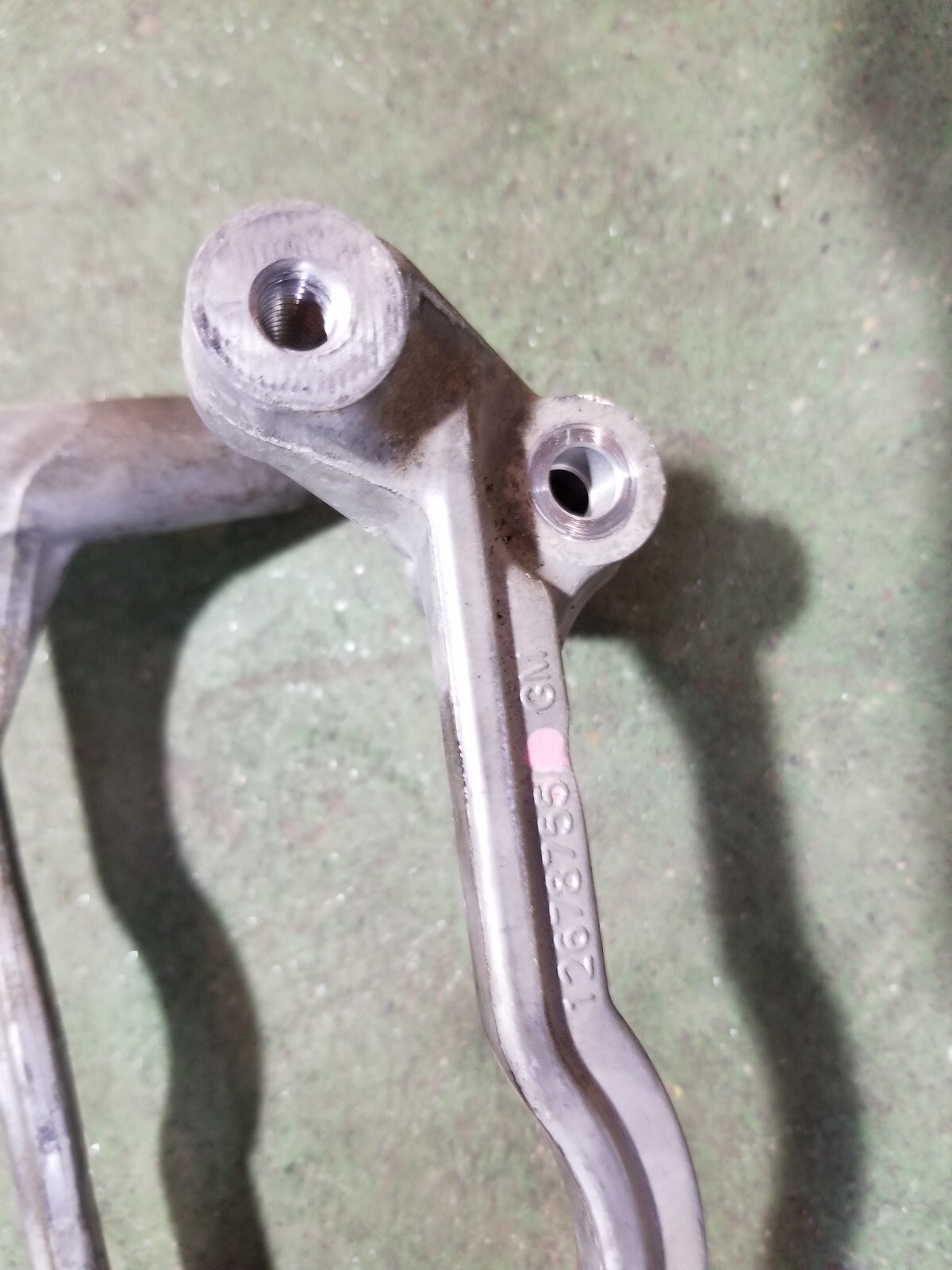L5P 6.6L DURAMAX GM FUEL RAIL BRACKET SET 12678754 - Picture 5 of 5