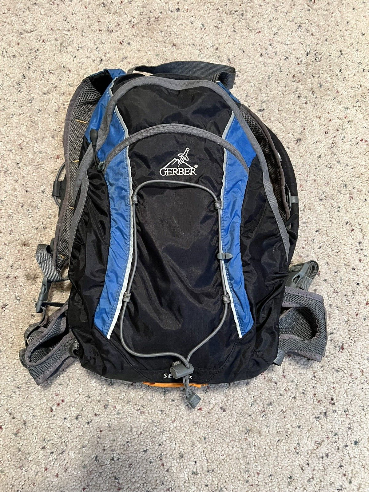 Gerber Serra XC Hydration Bladder Hiking Backpack Day Pack 18